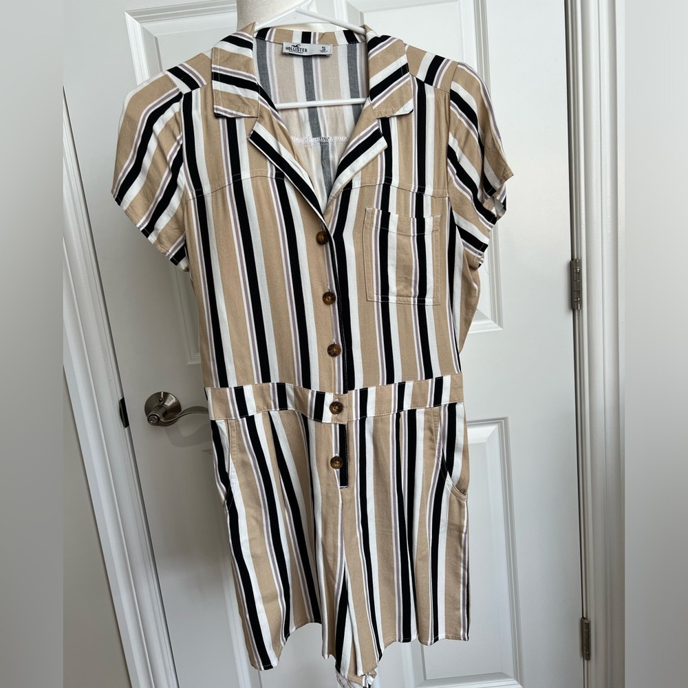 Women’s hollister shorts romper sz small
